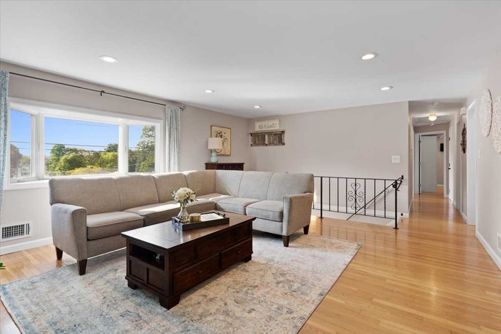 28 Sandini Road Marlborough, MA 01752 - Photo 3 of 35