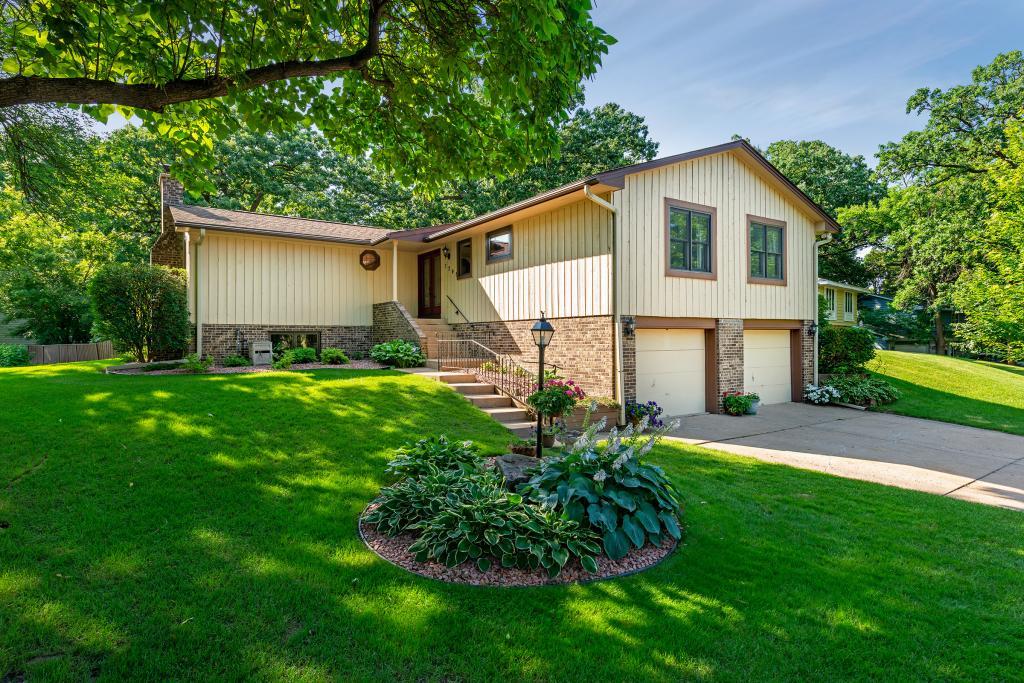 7248 Courtly Road Woodbury, MN 55125 - Photo 2 of 47
