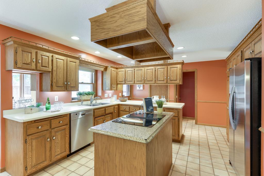 7248 Courtly Road Woodbury, MN 55125 - Photo 11 of 47
