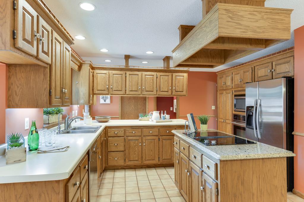 7248 Courtly Road Woodbury, MN 55125 - Photo 12 of 47