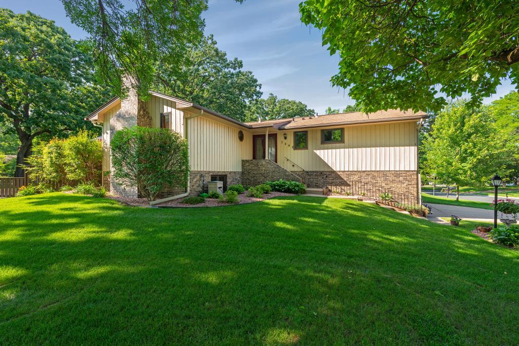 7248 Courtly Road Woodbury, MN 55125 - Photo 3 of 47