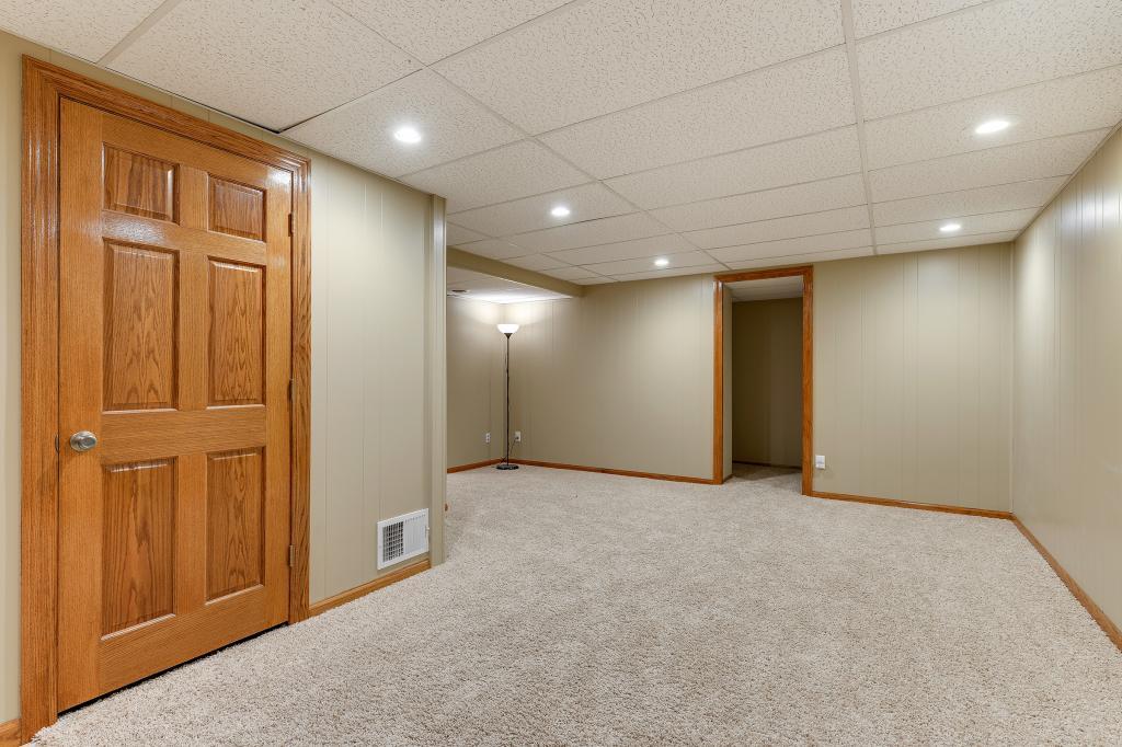 7248 Courtly Road Woodbury, MN 55125 - Photo 30 of 47