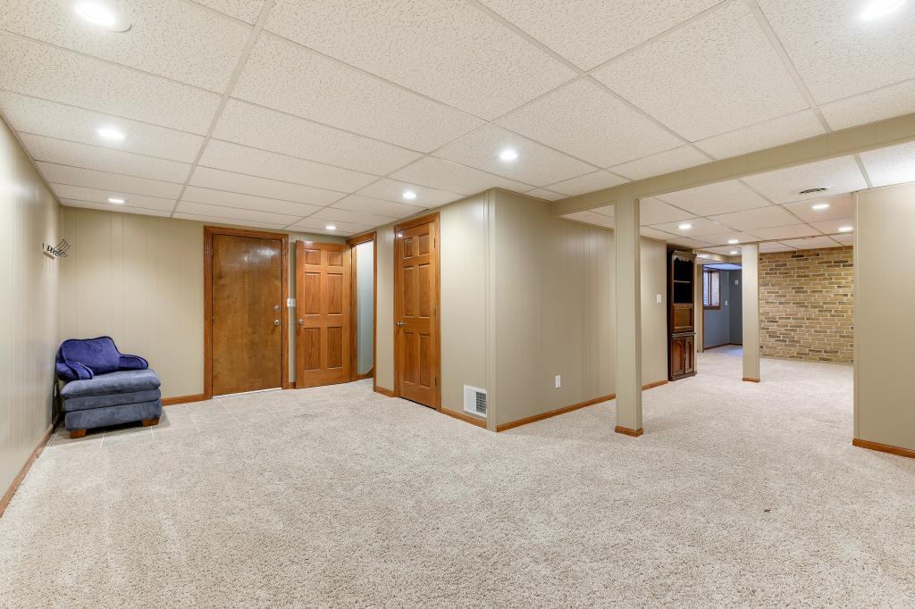 7248 Courtly Road Woodbury, MN 55125 - Photo 31 of 47