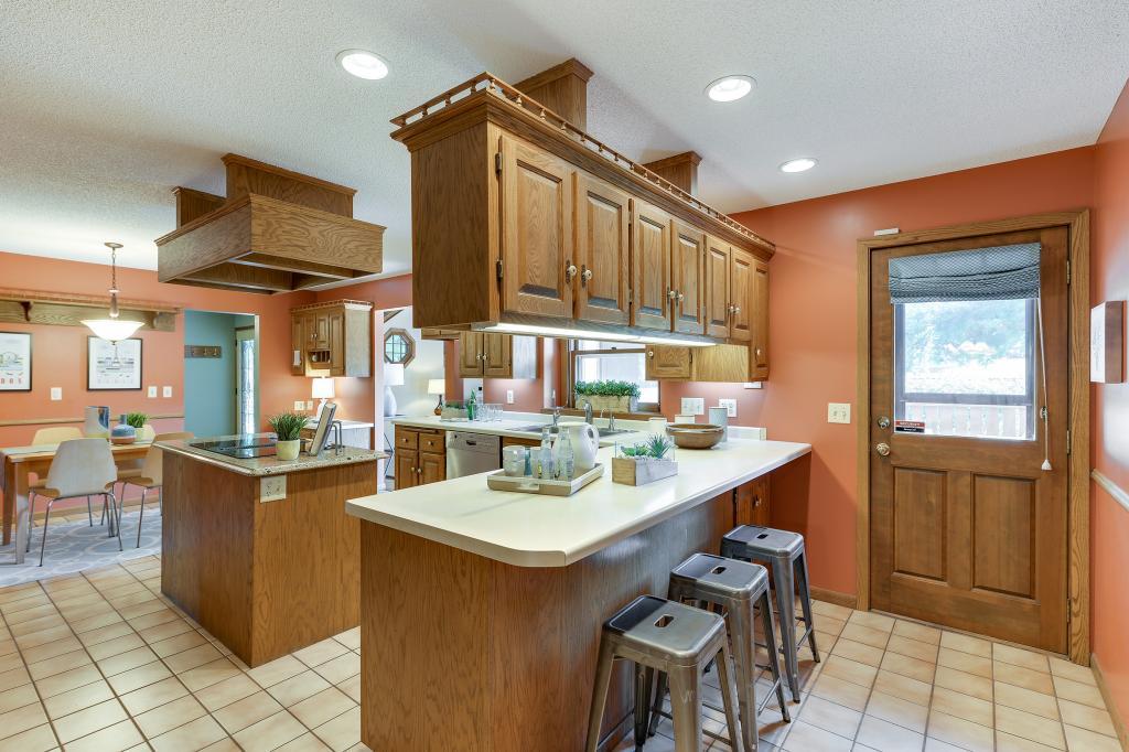 7248 Courtly Road Woodbury, MN 55125 - Photo 10 of 47