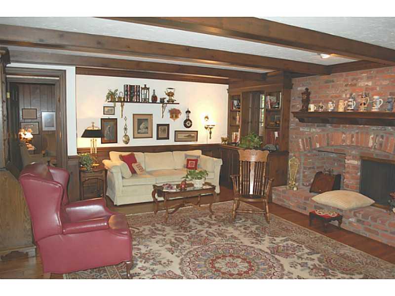 2024 Murdstone Road Upper St. Clair, PA 15241 - Photo 12 of 25 Den/Family/Great Room.