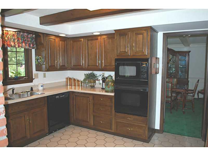 2024 Murdstone Road Upper St. Clair, PA 15241 - Photo 8 of 25 Kitchen.
