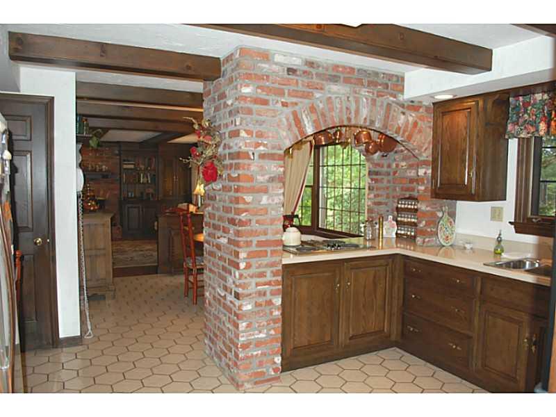 2024 Murdstone Road Upper St. Clair, PA 15241 - Photo 9 of 25 Kitchen.