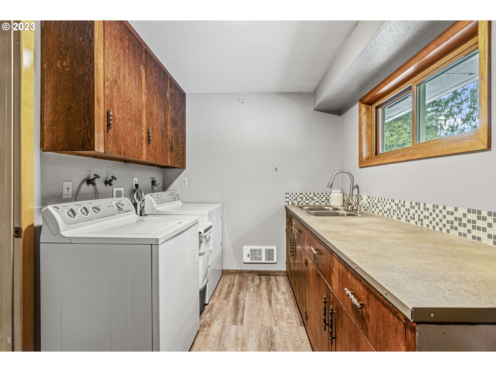 71 Stevens Road Washougal, WA 98671 - Photo 17 of 32 a kitchen with a sink stove and cabinets