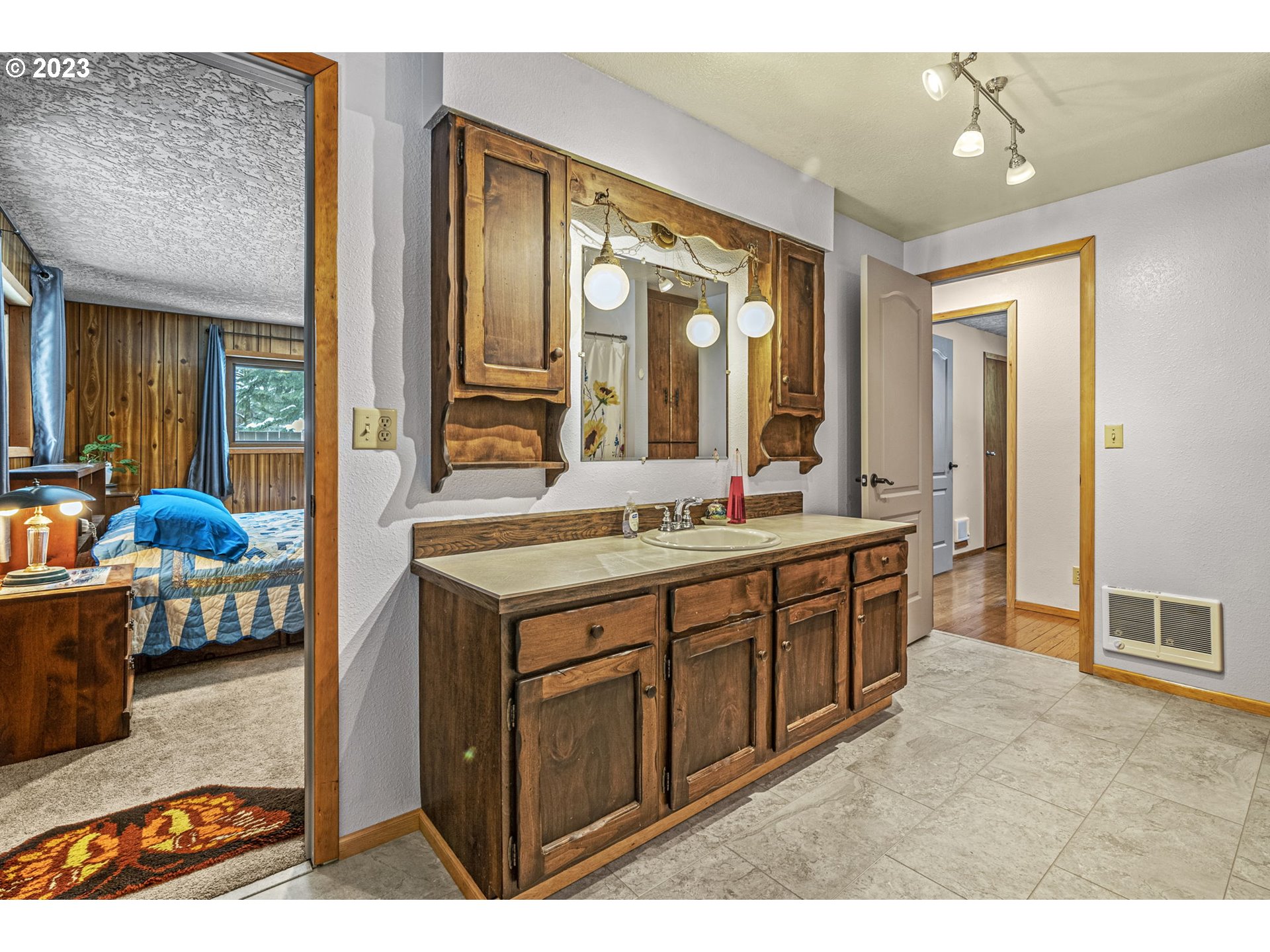 71 Stevens Road Washougal, WA 98671 - Photo 21 of 32 a spacious bathroom with a granite countertop sink and a large mirror