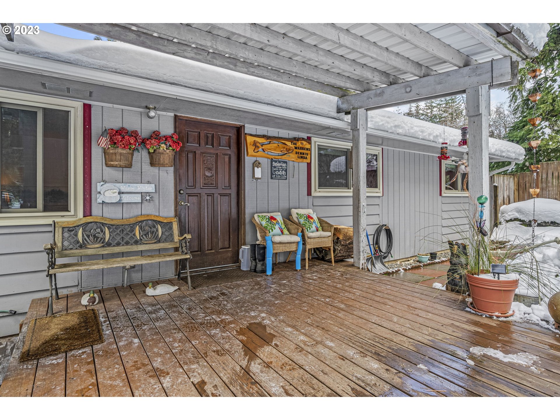 71 Stevens Road Washougal, WA 98671 - Photo 4 of 32 a view of a chairs and table in patio