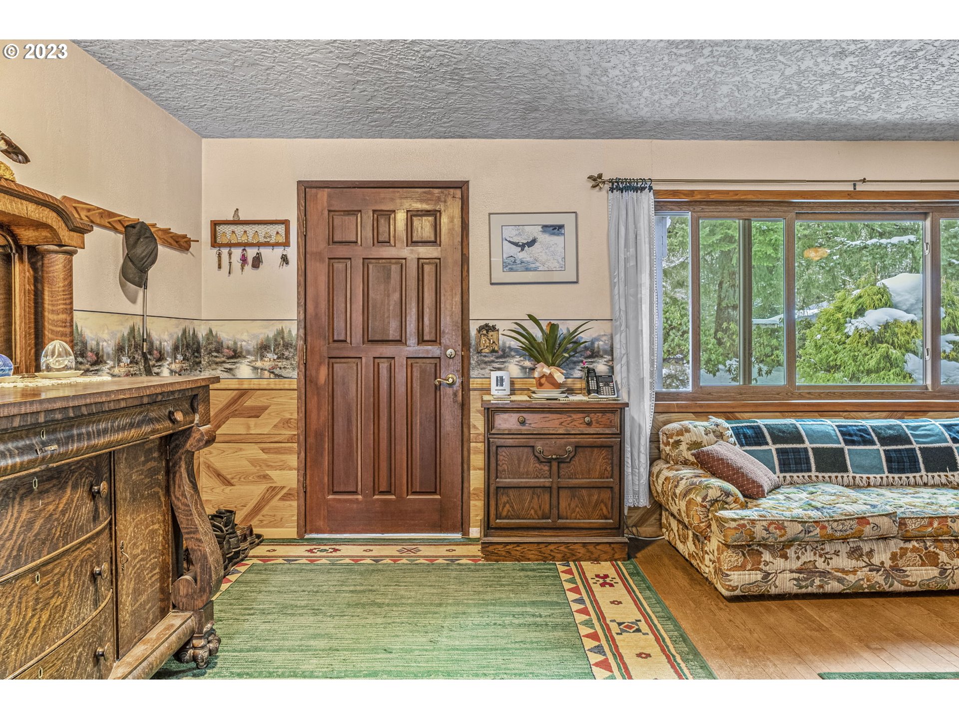 71 Stevens Road Washougal, WA 98671 - Photo 5 of 32 a living room with furniture and a floor to ceiling window