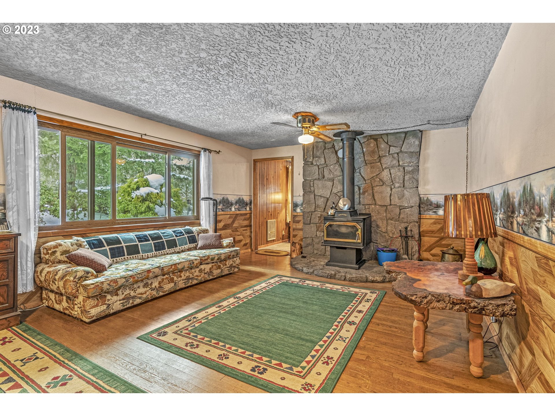 71 Stevens Road Washougal, WA 98671 - Photo 6 of 32 a living room with furniture and a large window