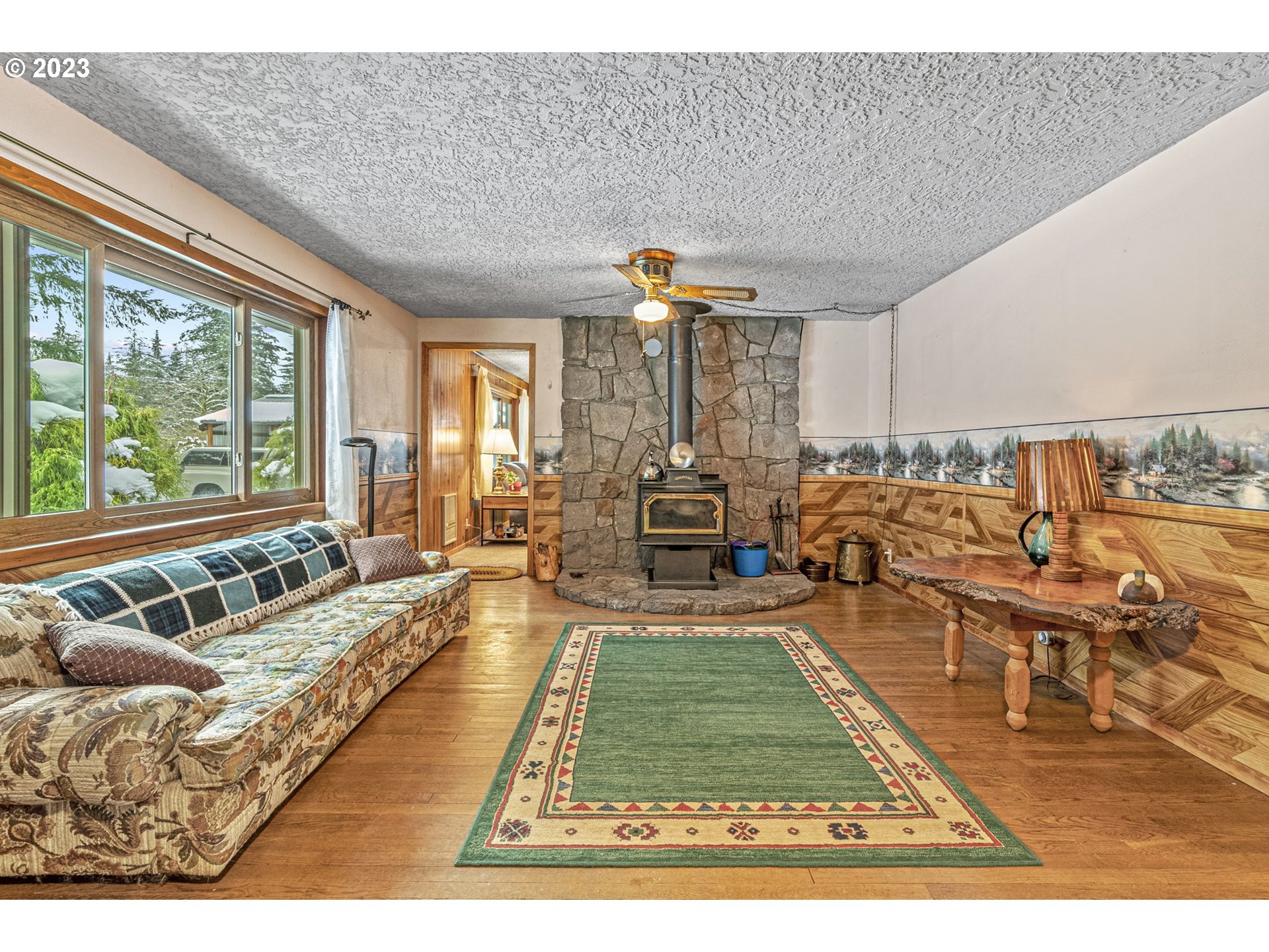 71 Stevens Road Washougal, WA 98671 - Photo 8 of 32 a living room with furniture and a rug
