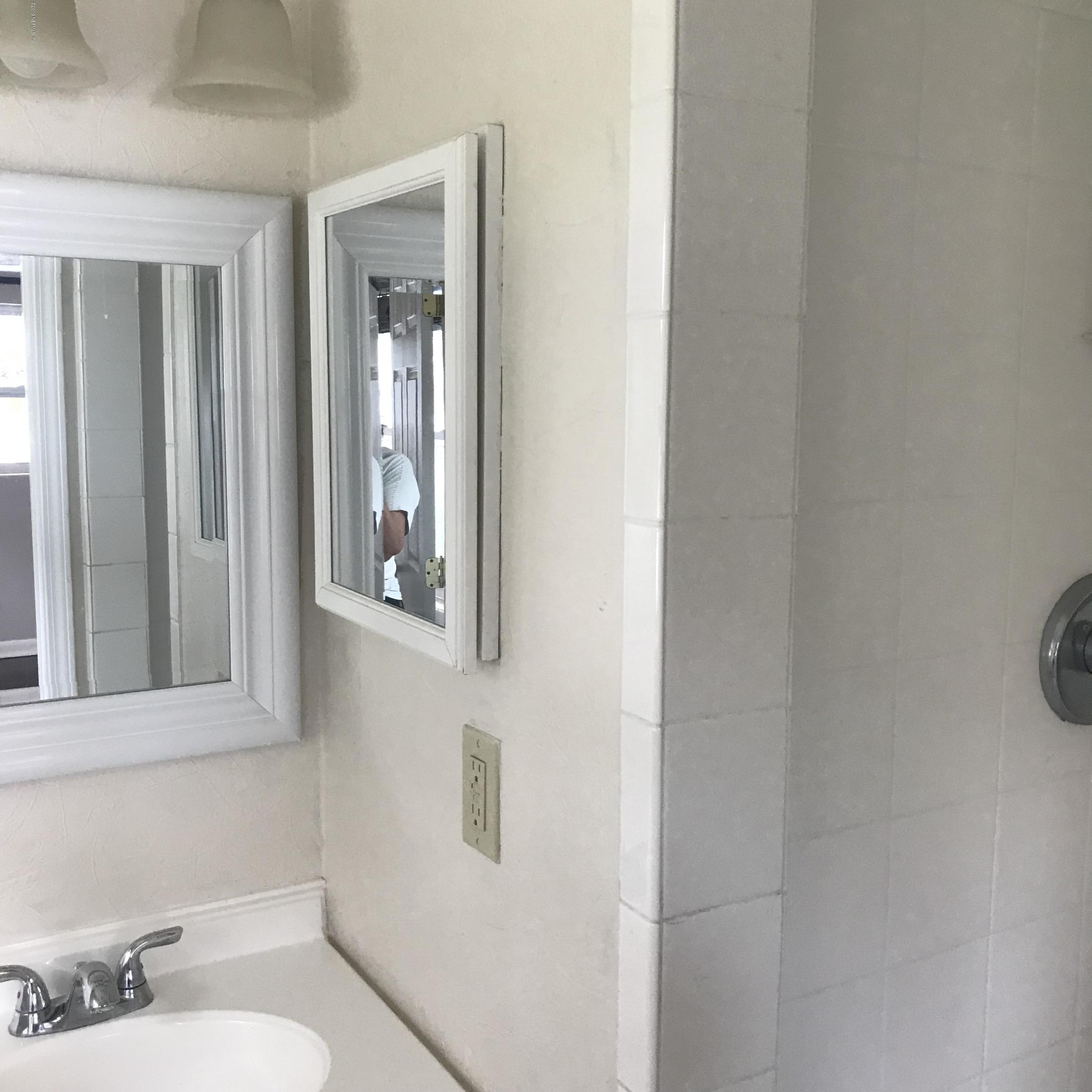 7552 Francisco Road Jacksonville, FL 32217 - Photo 23 of 26 Master Bathroom