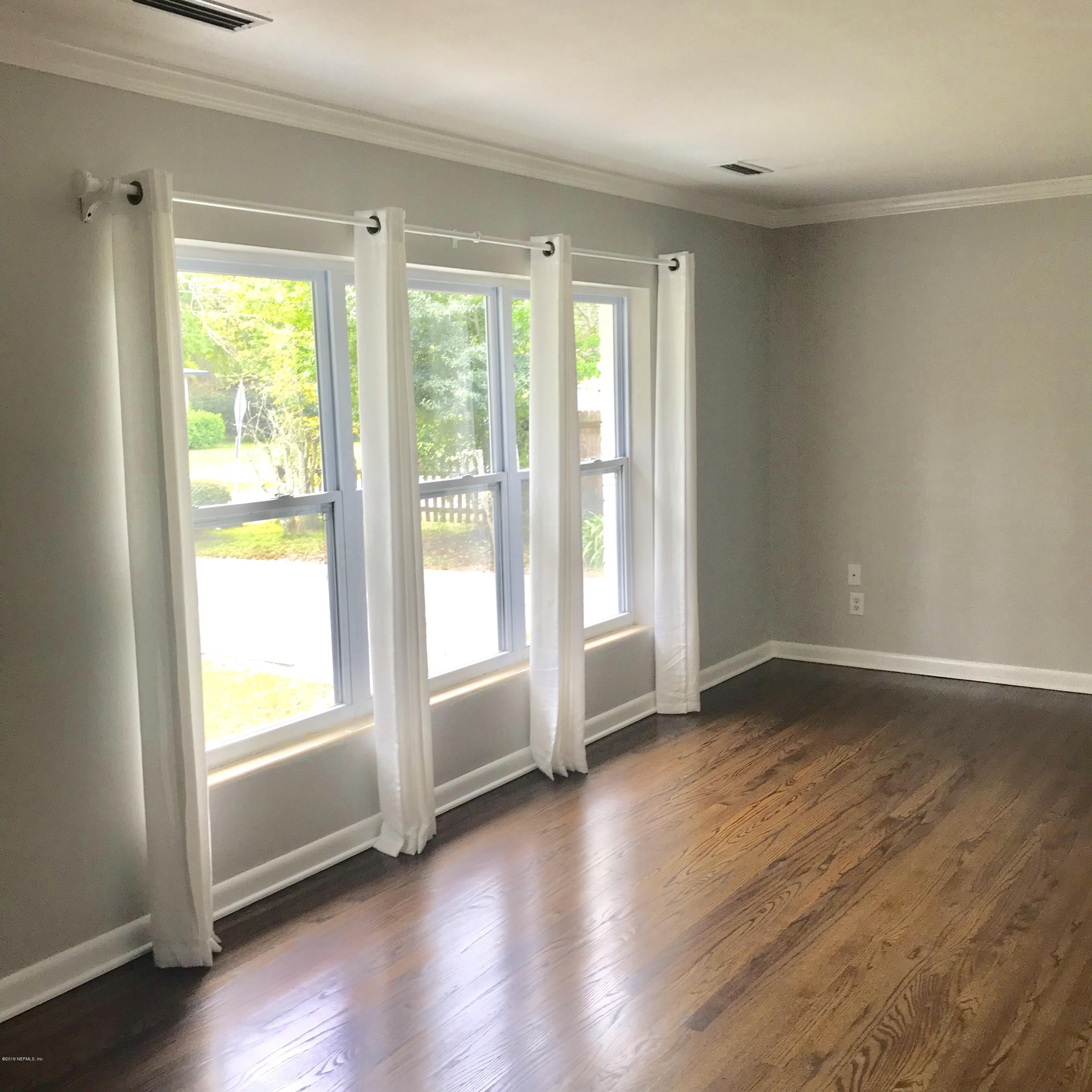 7552 Francisco Road Jacksonville, FL 32217 - Photo 4 of 26 Living Room