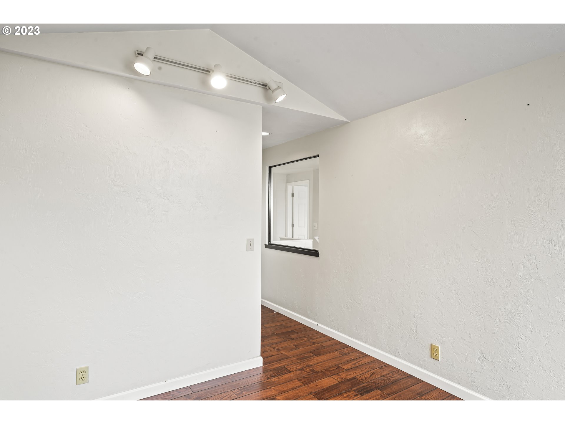 548 Cascade Drive Springfield, OR 97478 - Photo 35 of 41 a view of an empty room