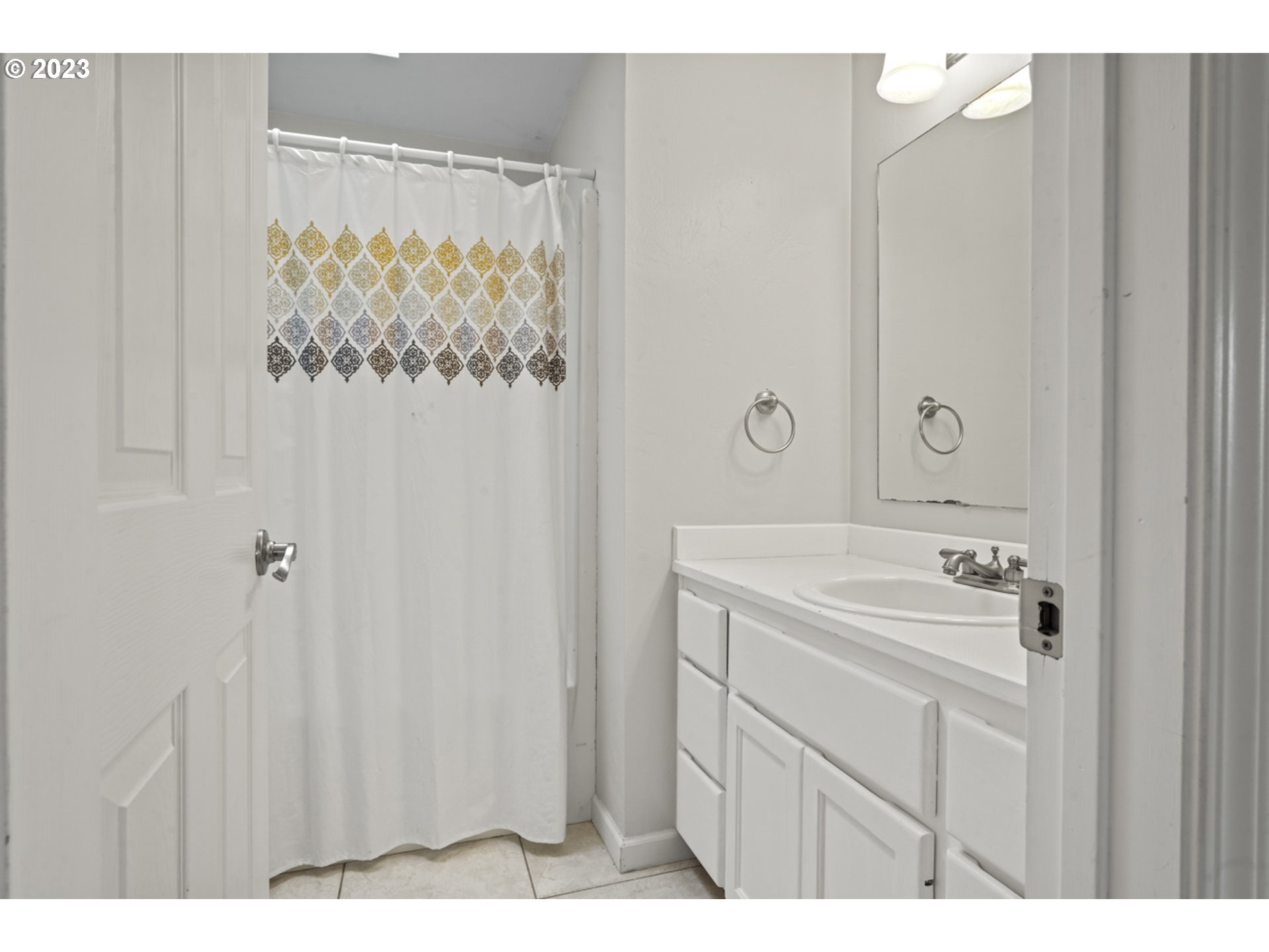 548 Cascade Drive Springfield, OR 97478 - Photo 36 of 41 a bathroom with a sink a mirror and a shower