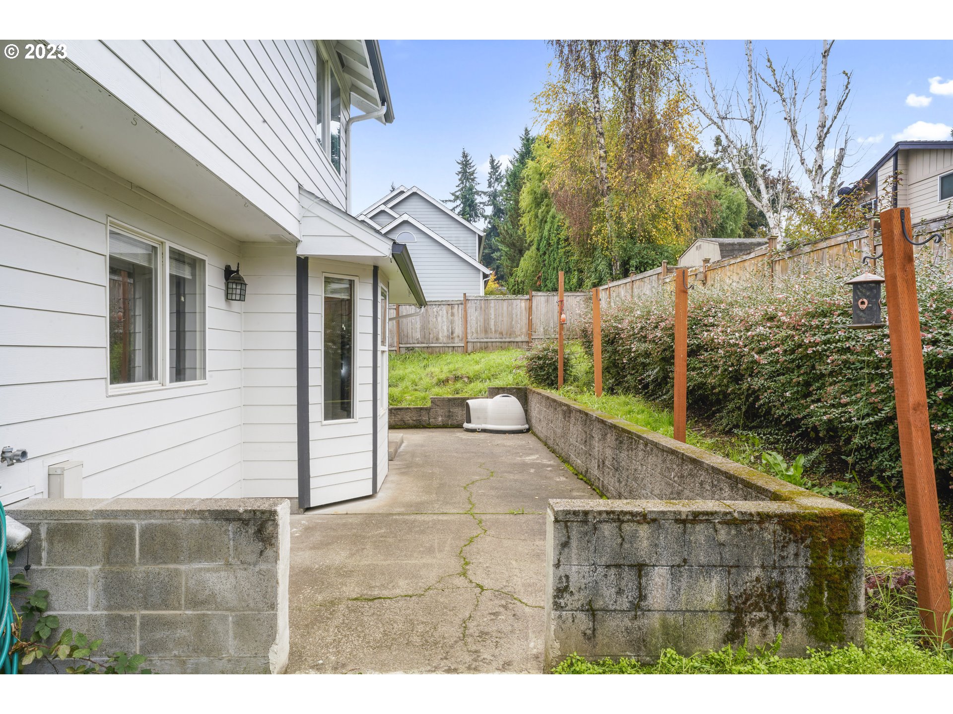 548 Cascade Drive Springfield, OR 97478 - Photo 8 of 41 a view of outdoor space and yard