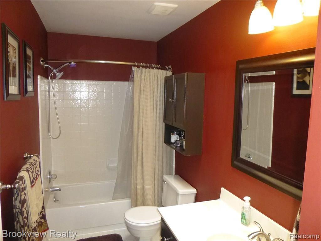 709 Bolinger Street Rochester Hills, MI 48307 - Photo 9 of 26