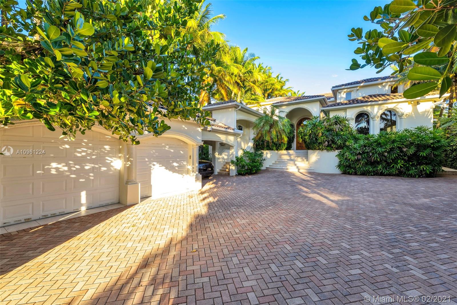 547 Ocean Boulevard Golden Beach, FL 33160 - Photo 11 of 63