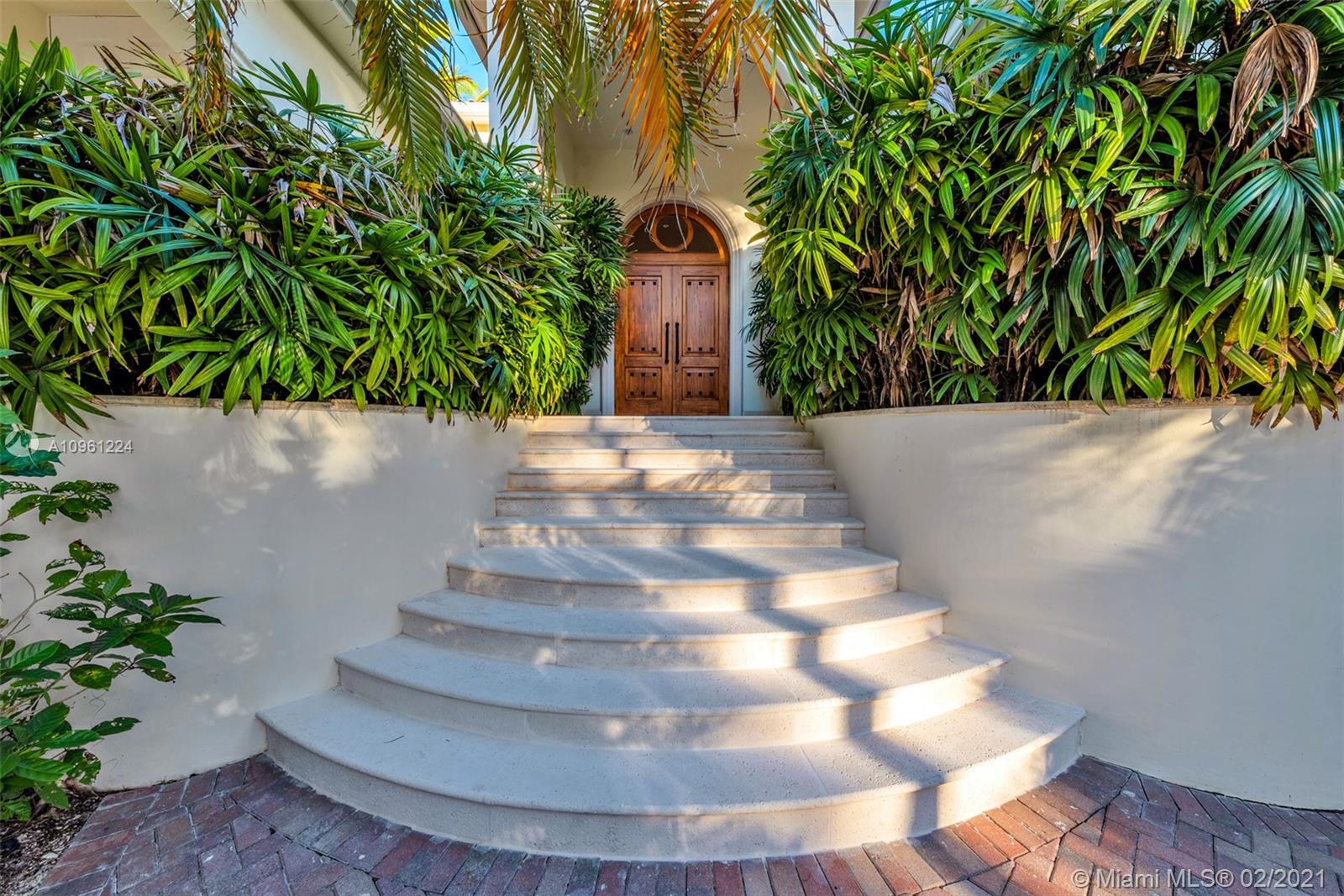 547 Ocean Boulevard Golden Beach, FL 33160 - Photo 12 of 63