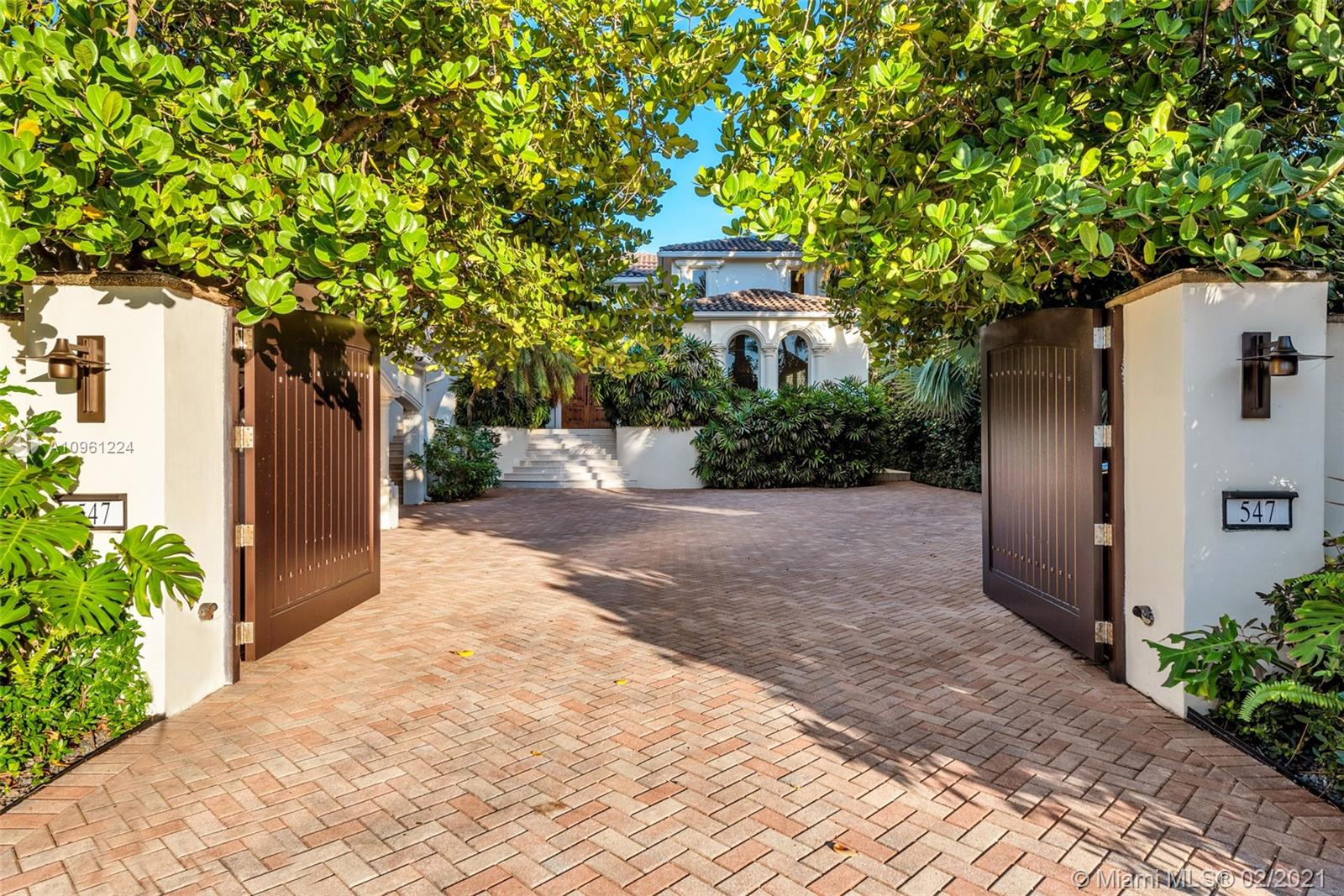 547 Ocean Boulevard Golden Beach, FL 33160 - Photo 10 of 63