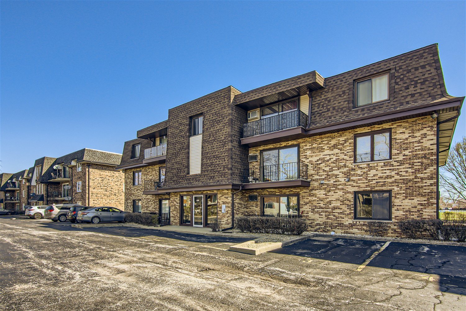10820 Kilpatrick Avenue, Unit 2SW Oak Lawn, IL 60453 - Photo 11 of 11 a front view of a building with street view