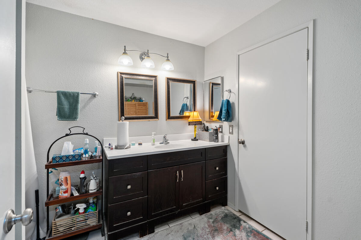 200 East Racquet Club Road, Unit 69 Palm Springs, CA 92262 - Photo 17 of 44 a bathroom with a sink double vanity and a mirror