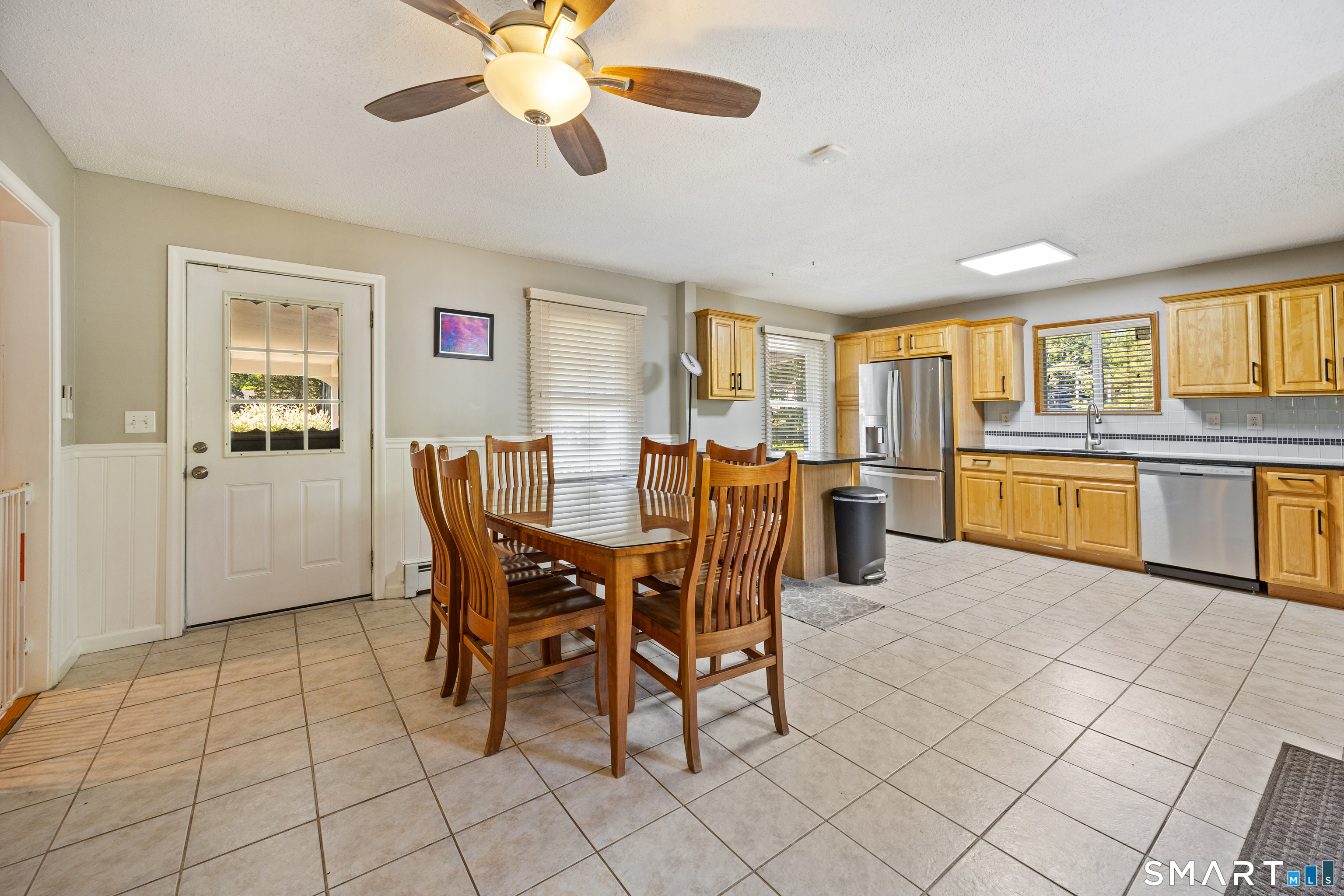 340 Middletown Avenue North Haven, CT 06473 - Photo 4 of 39