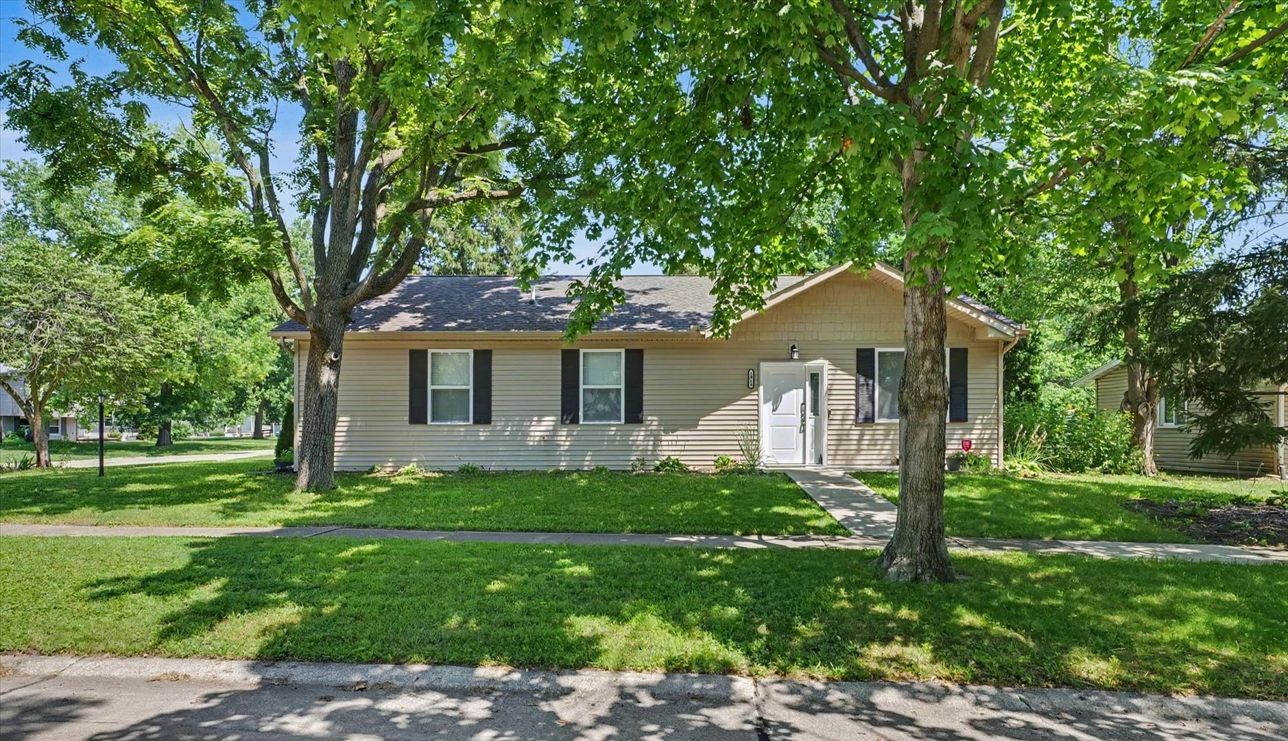 2014 Winchester Drive Champaign, IL 61821 - Photo 3 of 32