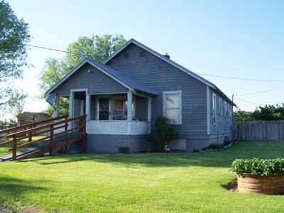610 Blaine Road Granger, WA 98932 - Photo 1 of 9 a front view of house with yard and outdoor seating