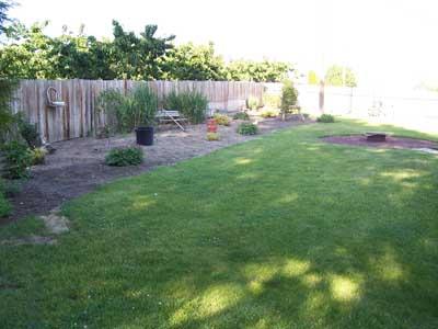 610 Blaine Road Granger, WA 98932 - Photo 8 of 9 a backyard of a house with table and chairs