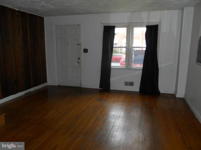 2238 Southorn Road Baltimore, MD 21220 - Photo 7 of 17 Living Room