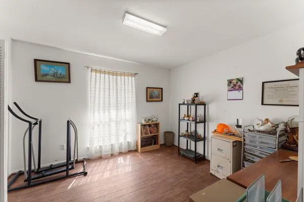 a view of a livingroom with furniture and room