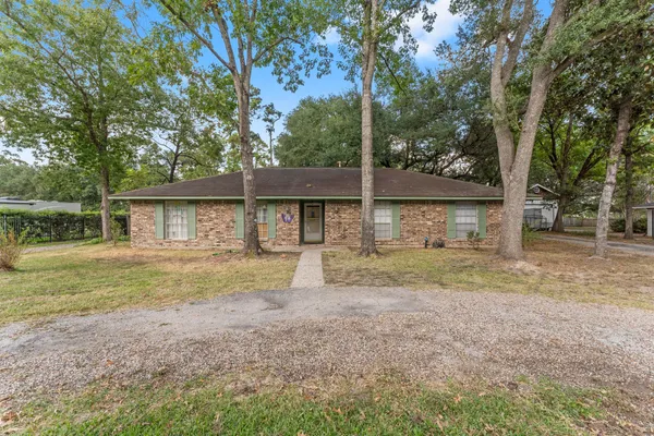 a view of a house with yard and a tree