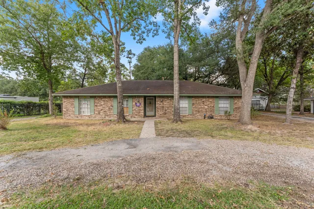 a view of a house with yard and a tree