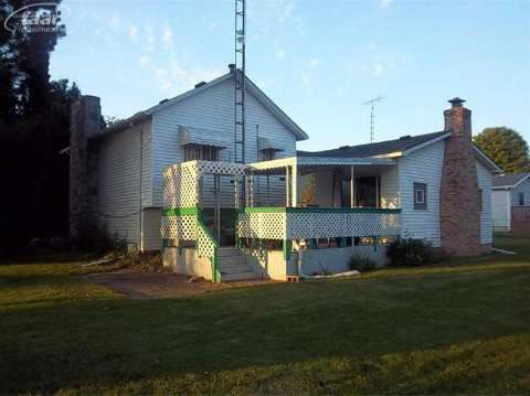 6398 East Coldwater Road Flint, MI 48506 - Photo 6 of 16 20416576-5.JPG