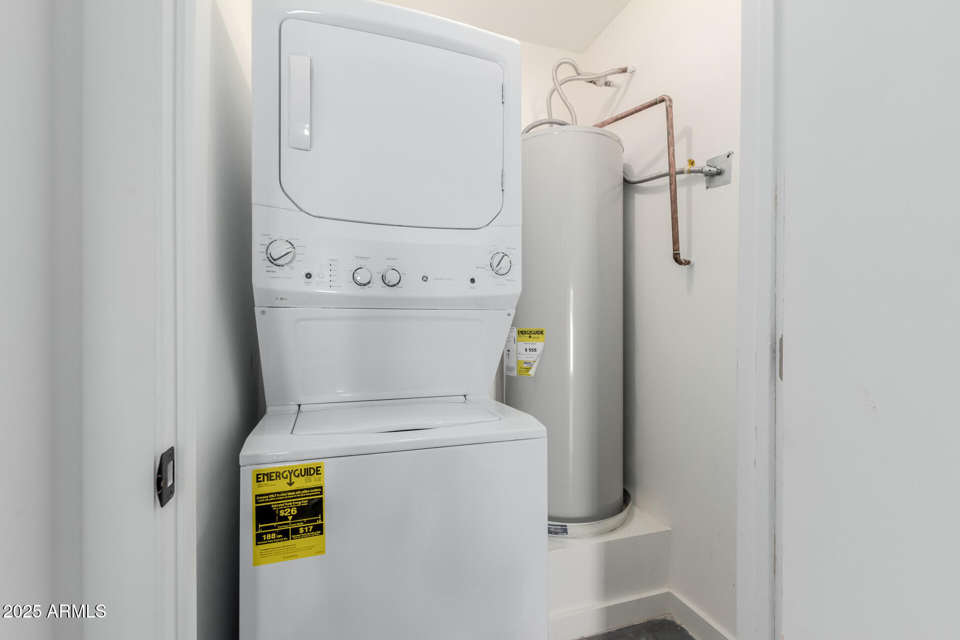 2029 North 9th Street, Unit B Phoenix, AZ 85006 - Photo 5 of 12 In-Unit Laundry