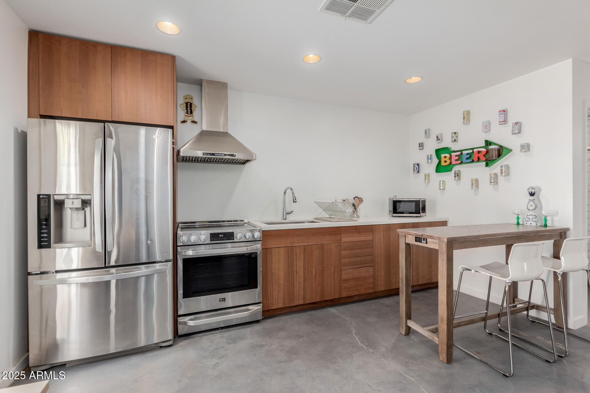 2029 North 9th Street, Unit B Phoenix, AZ 85006 - Photo 9 of 12 Full Kitchen