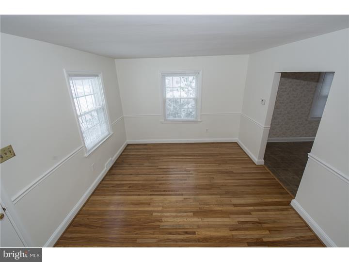 21 Harmil Road Broomall, PA 19008 - Photo 5 of 24 Living Room