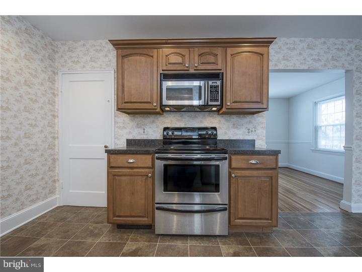 21 Harmil Road Broomall, PA 19008 - Photo 9 of 24 Kitchen