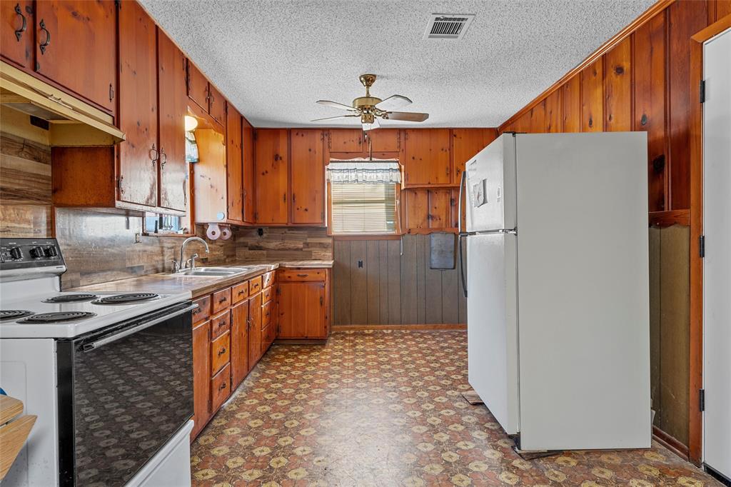 1227 McLennan Crossing Road Woodway, TX 76712 - Photo 8 of 30 a kitchen with stainless steel appliances granite countertop a refrigerator a sink dishwasher with a dining table and chairs
