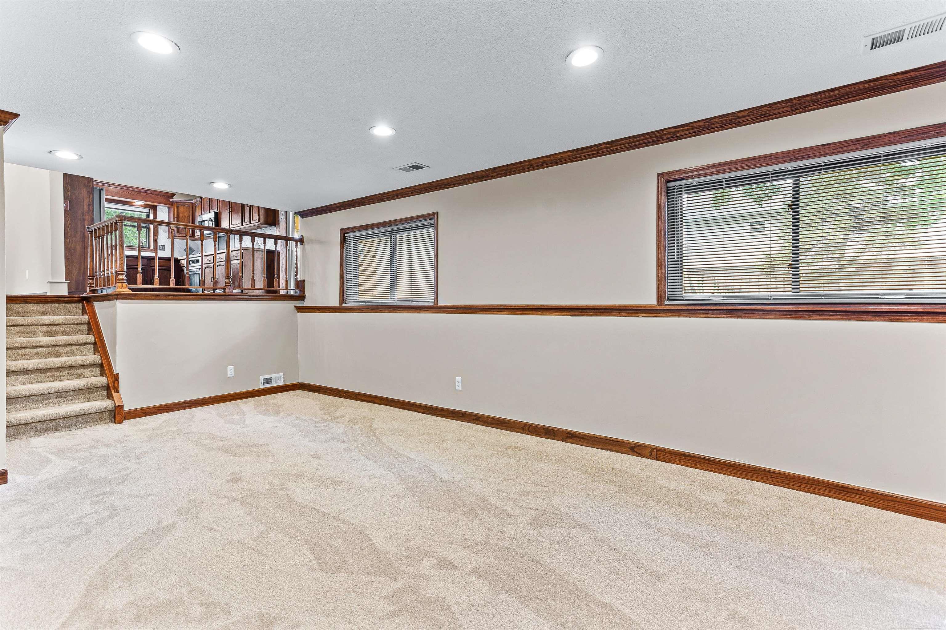 21952 Hall Road Trenton, MI 48183 - Photo 33 of 53 50148012-8d2dba81-3c7f-4c8f-9e77-47fab004c408.JPG