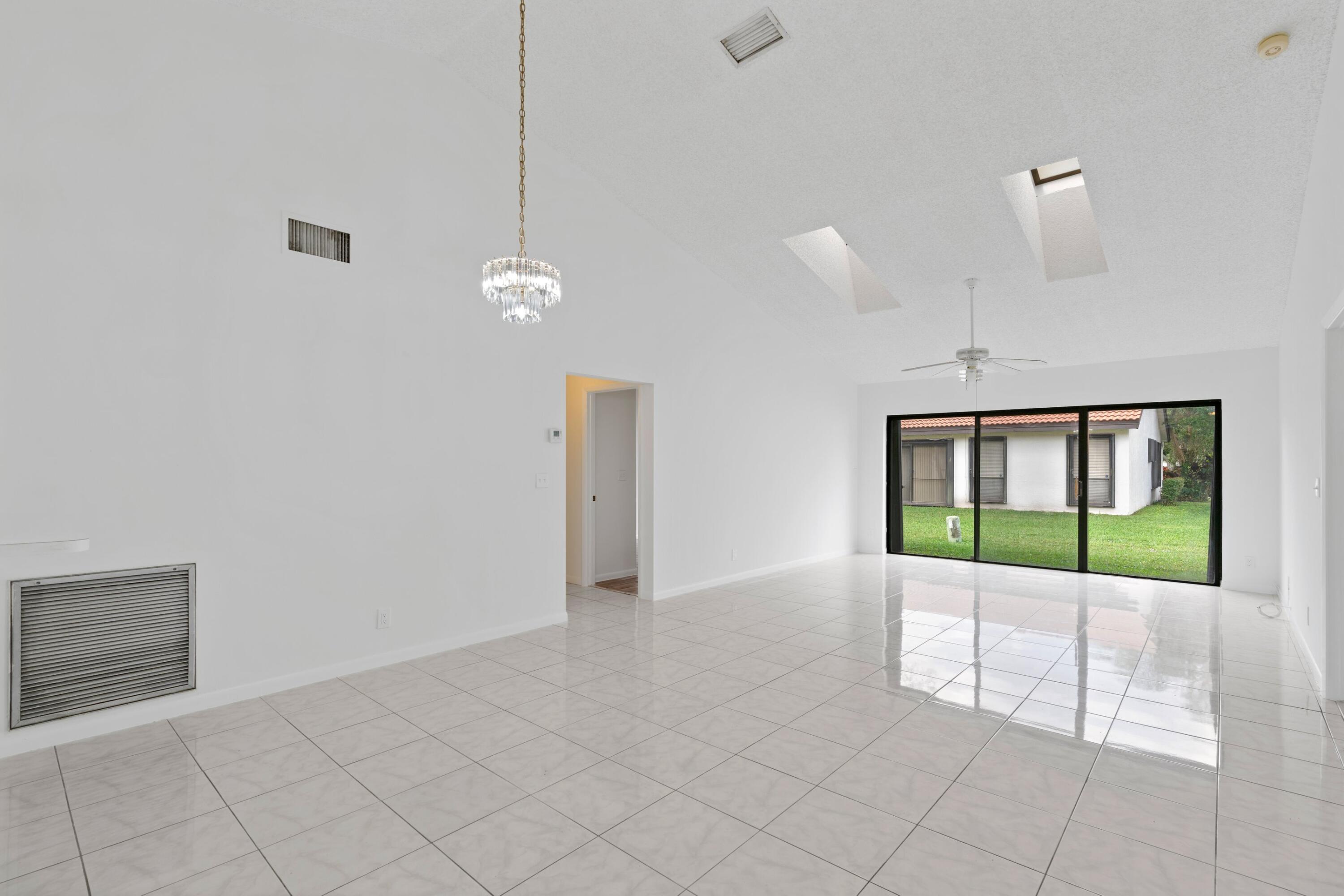 7227 Solandra Lane Fort Lauderdale, FL 33321 - Photo 4 of 17 Living Room