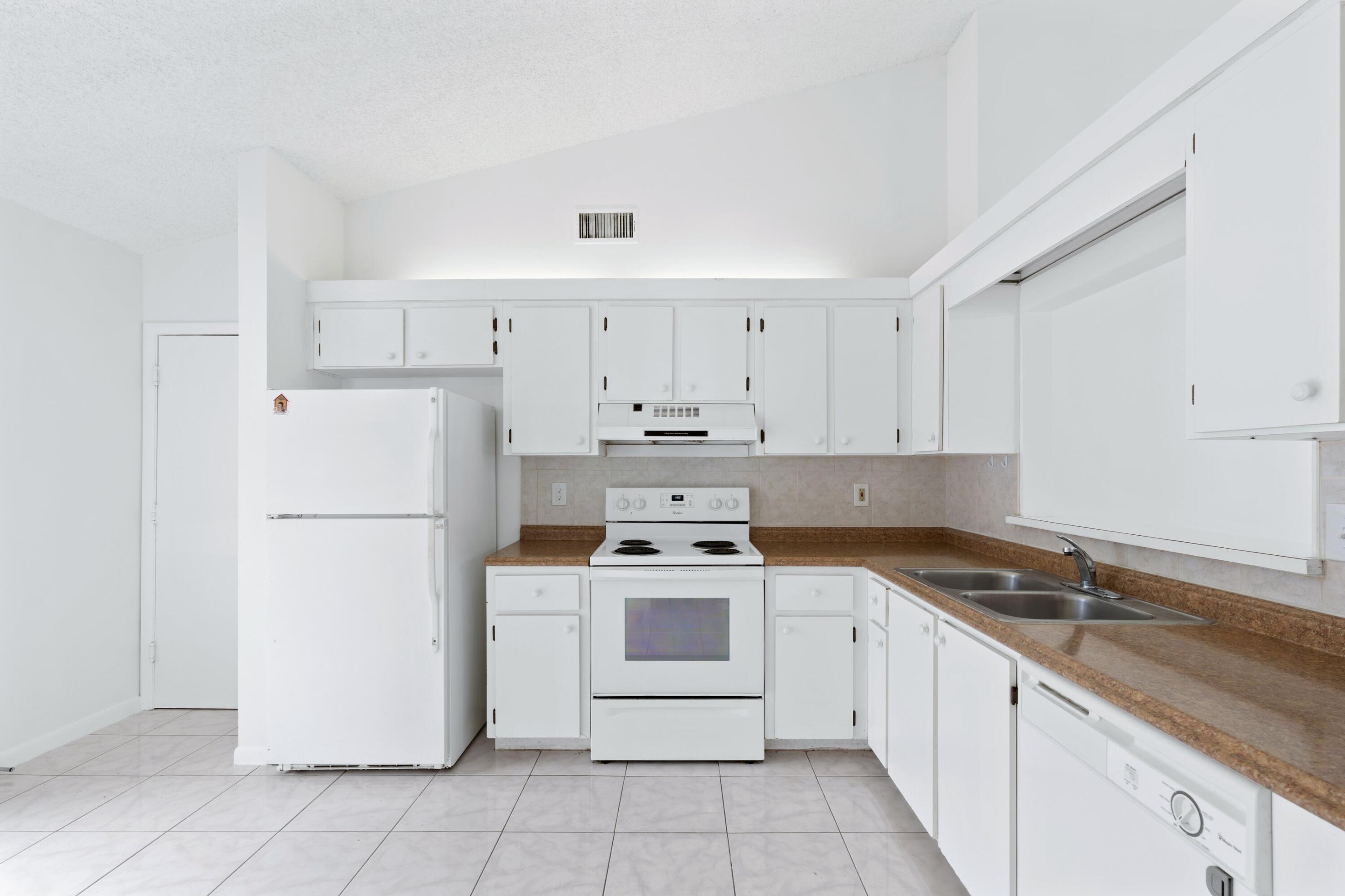 7227 Solandra Lane Fort Lauderdale, FL 33321 - Photo 5 of 17 Kitchen