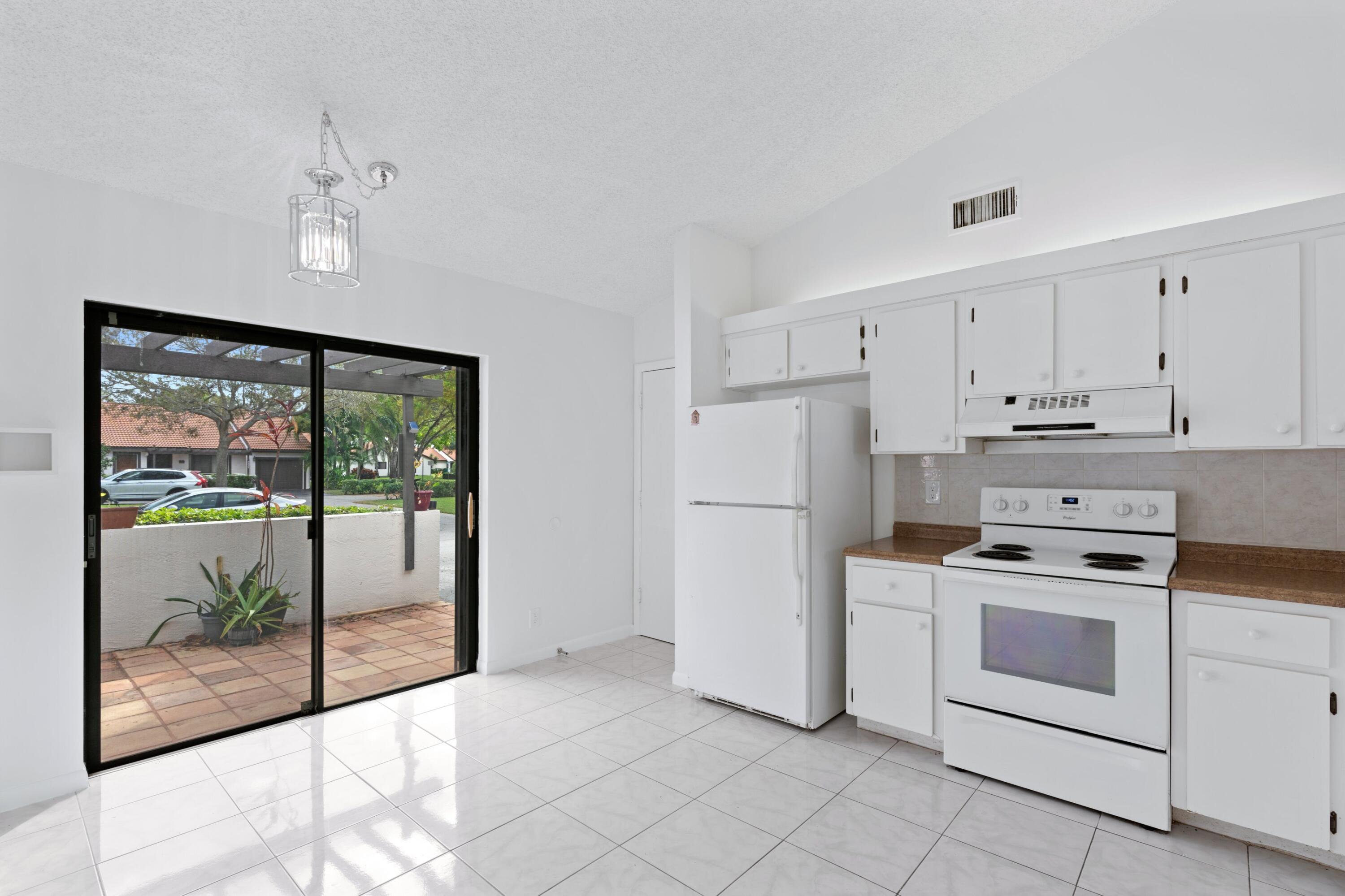 7227 Solandra Lane Fort Lauderdale, FL 33321 - Photo 6 of 17 Breakfast Area