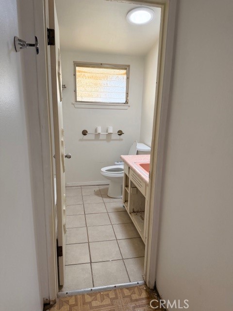 2038 Trinity Avenue Mojave, CA 93501 - Photo 7 of 8 Bathroom #1