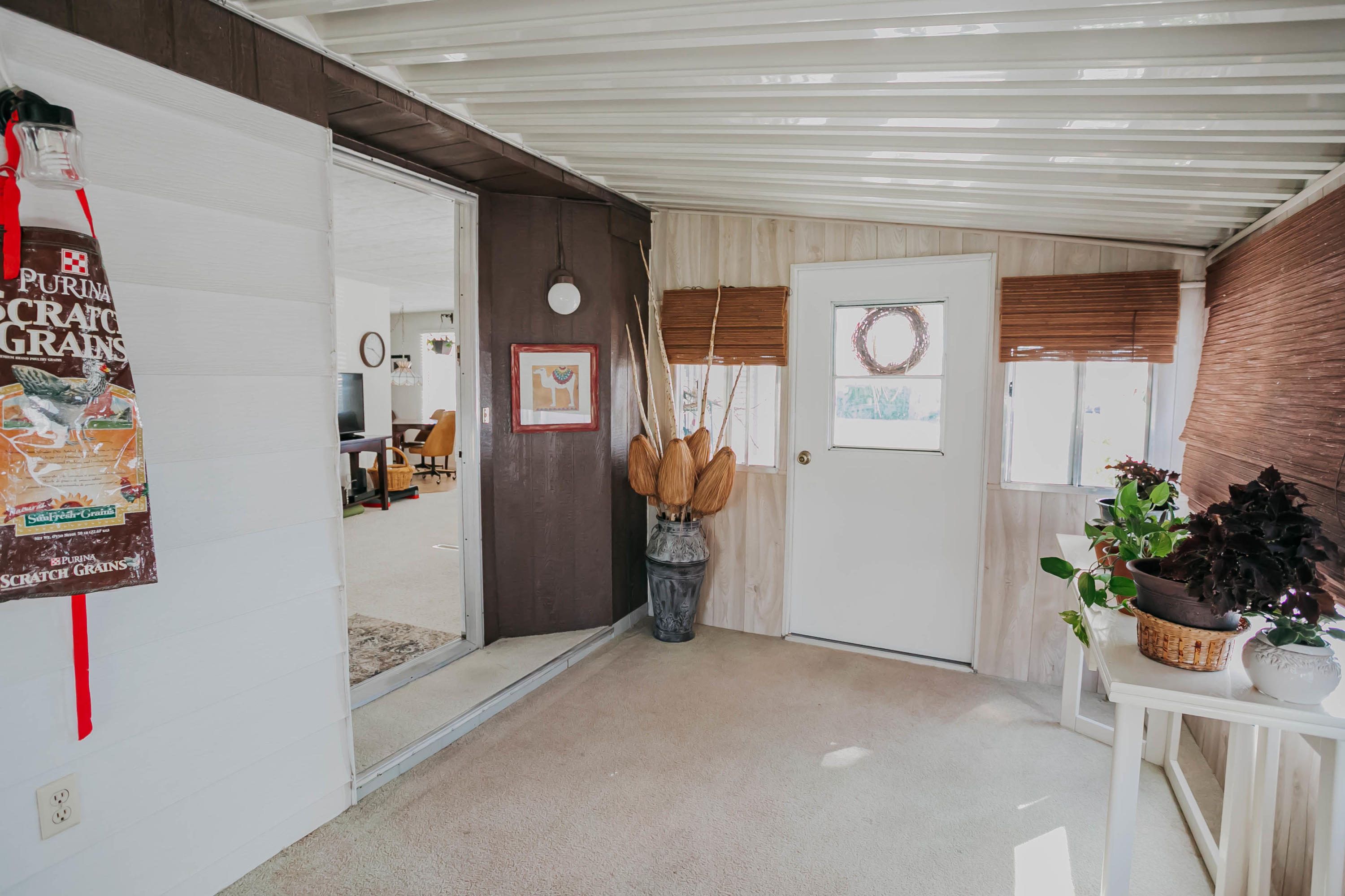 51555 Monroe Street, Unit 26 Indio, CA 92201 - Photo 14 of 54 a view of a livingroom with a potted plant