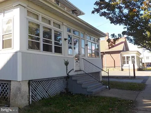 a view of house with backyard and trees