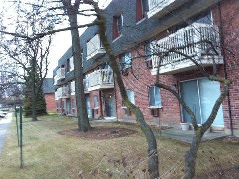 918 Ridge Square, Unit 214 Elk Grove Village, IL 60007 - Photo 1 of 1
